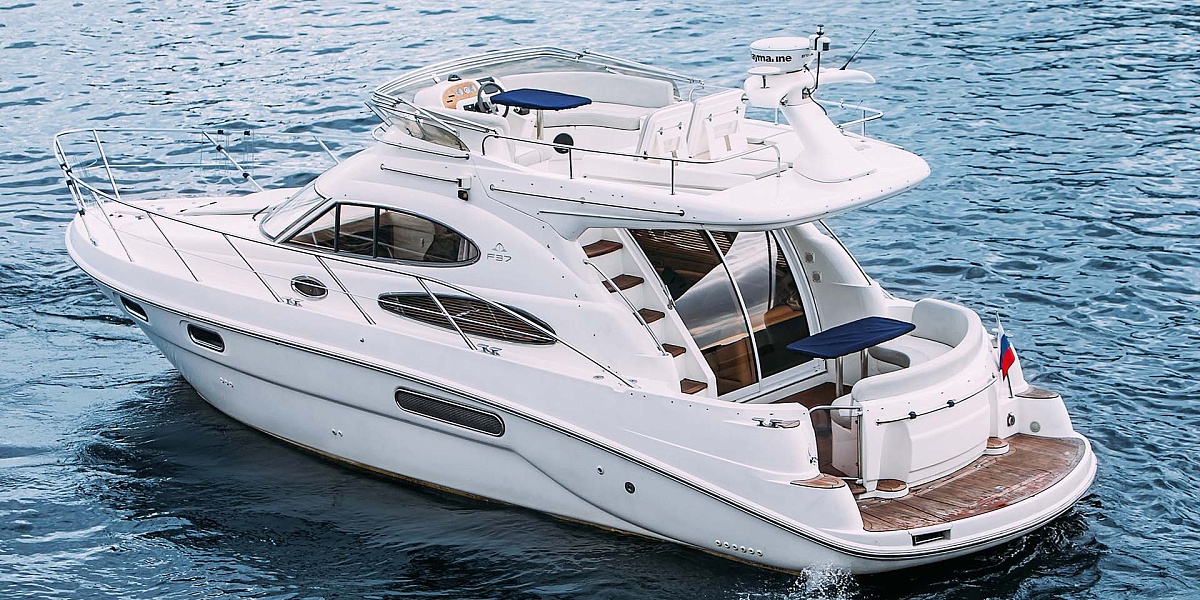 Аренда моторной яхты Sealine 39 АМО в Санкт-Петербурге